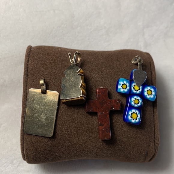 Set of miscellaneous religious necklace charms. - Picture 4 of 7